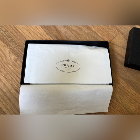 Prada Saffiano Wallet on Chain - Picture 3 of 8